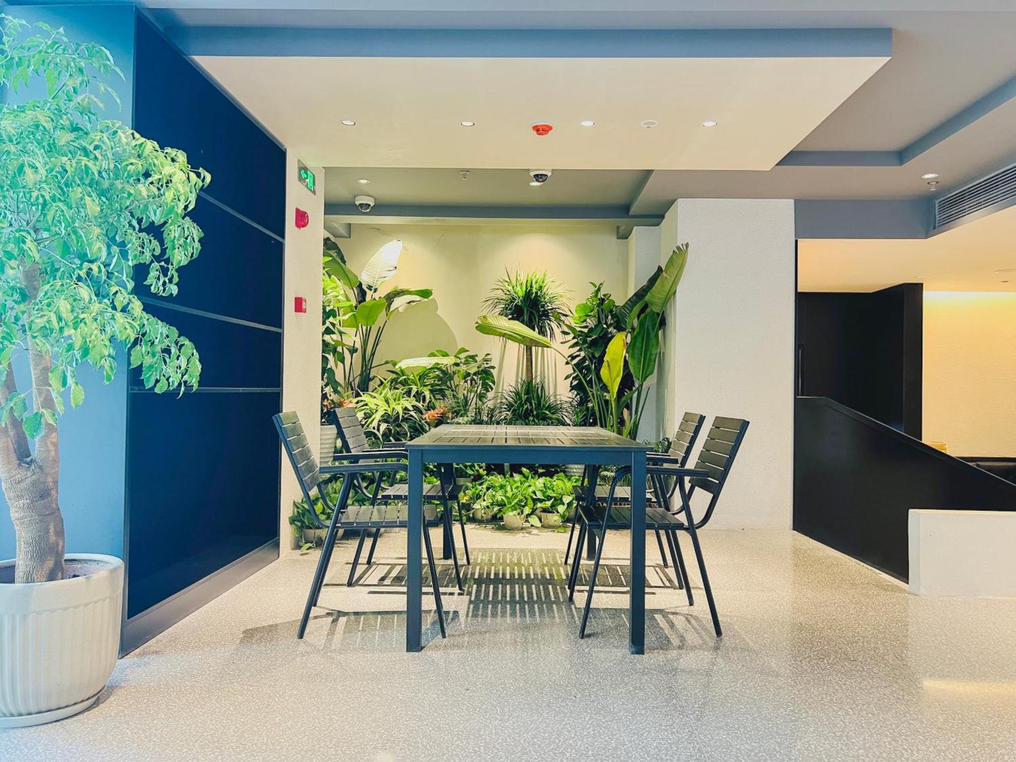 Dayin Garden -near People's Square & Nanjing Road-large Social Area -bar -cafe -gym -free Laundry Luggage Storage -24h Front Desk-english Service Shanghai