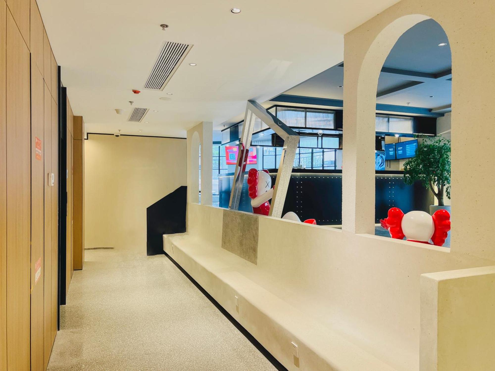 Dayin Garden -near People's Square & Nanjing Road-large Social Area -bar -cafe -gym -free Laundry Luggage Storage -24h Front Desk-english Service 3* Shanghai