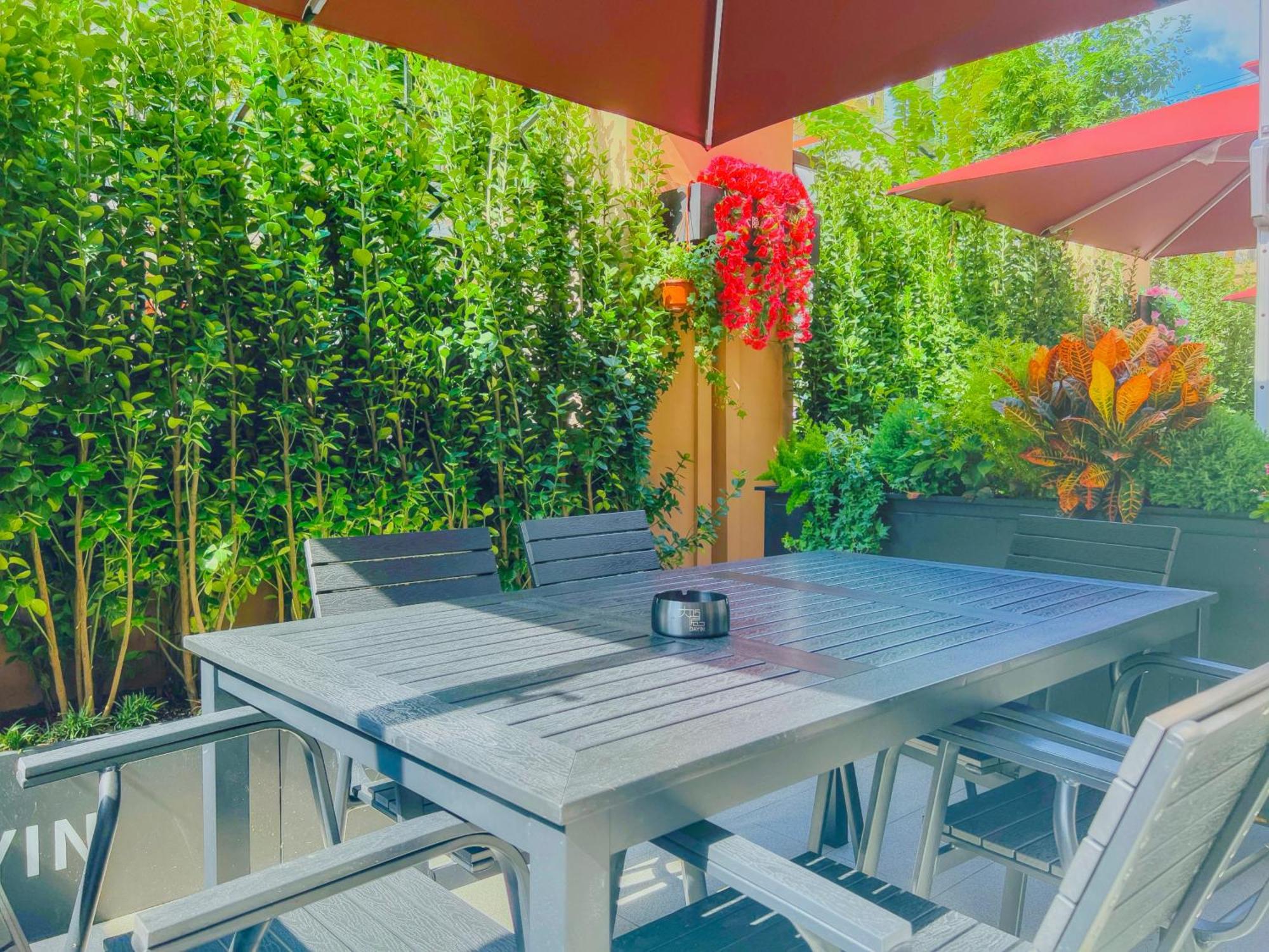 Hotel Dayin Garden -near People's Square & Nanjing Road-large Social Area -bar -cafe -gym -free Laundry Luggage Storage -24h Front Desk-english Service 3*
