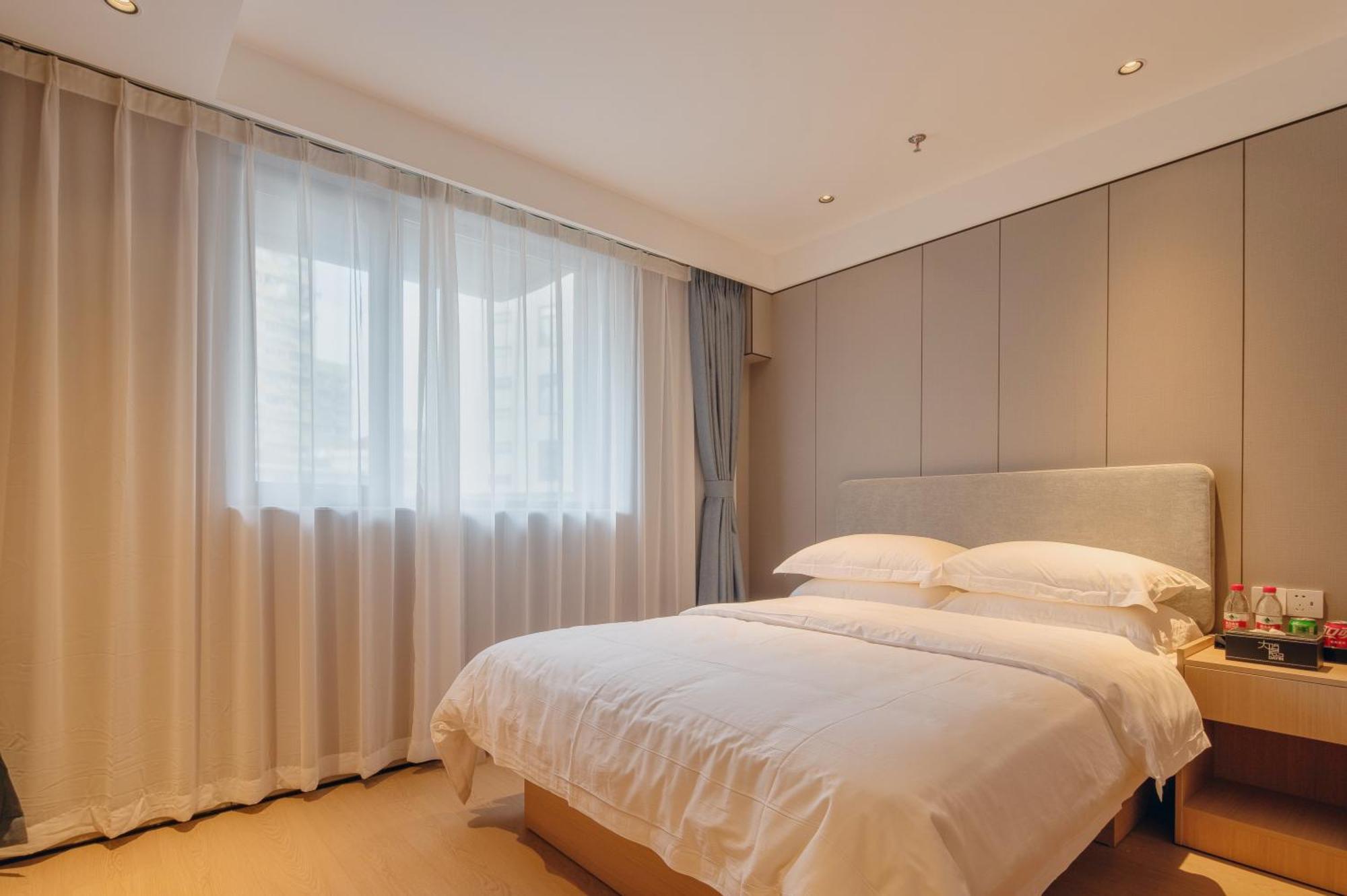 Dayin Garden -near People's Square & Nanjing Road-large Social Area -bar -cafe -gym -free Laundry Luggage Storage -24h Front Desk-english Service