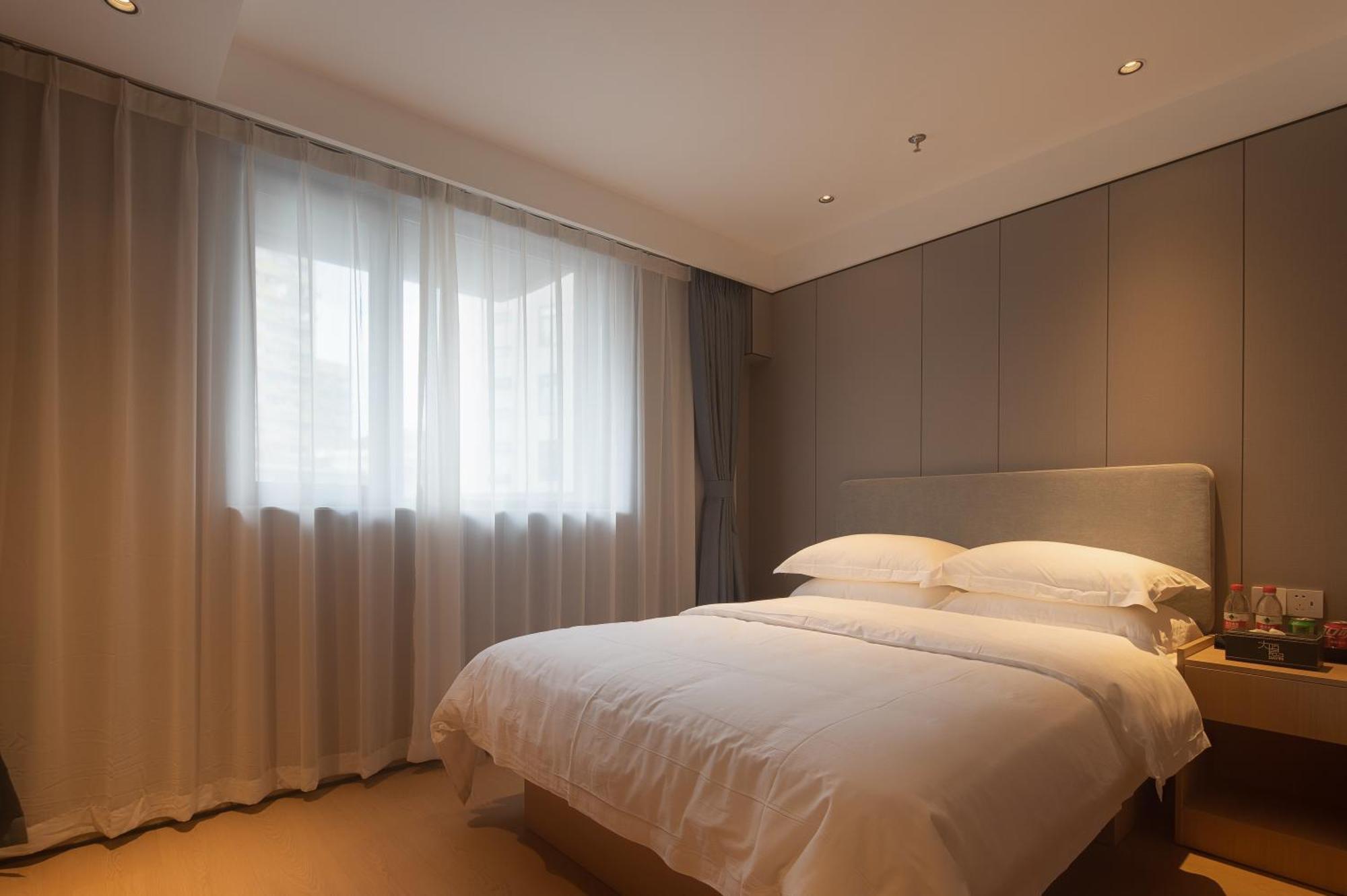 Dayin Garden -near People's Square & Nanjing Road-large Social Area -bar -cafe -gym -free Laundry Luggage Storage -24h Front Desk-english Service 3* Shanghai